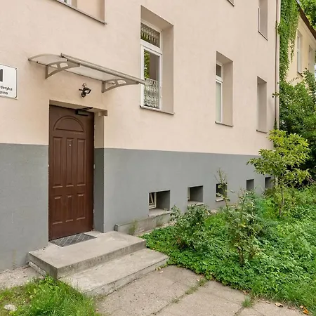 Lion - Nicea Apartament With Parking & Ac Apartman